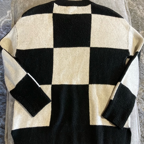 Black and White Checkered Sweater size M - Picture 3 of 4